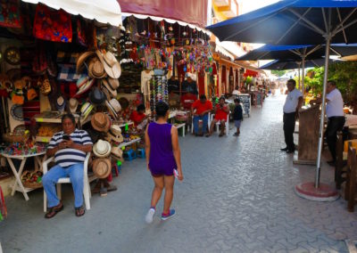 Casa La Mera Mora-open market