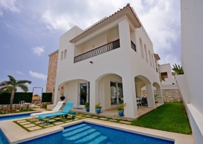 Casa La Mera Mora-house exterior back yard with pool